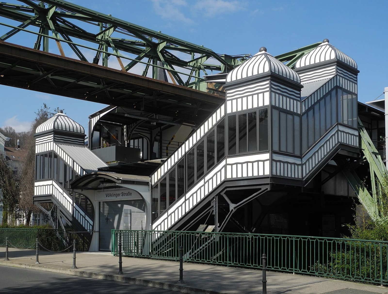 Schwebebahn Wuppertal in Wuppertal – Liefergebiet Garten Vista